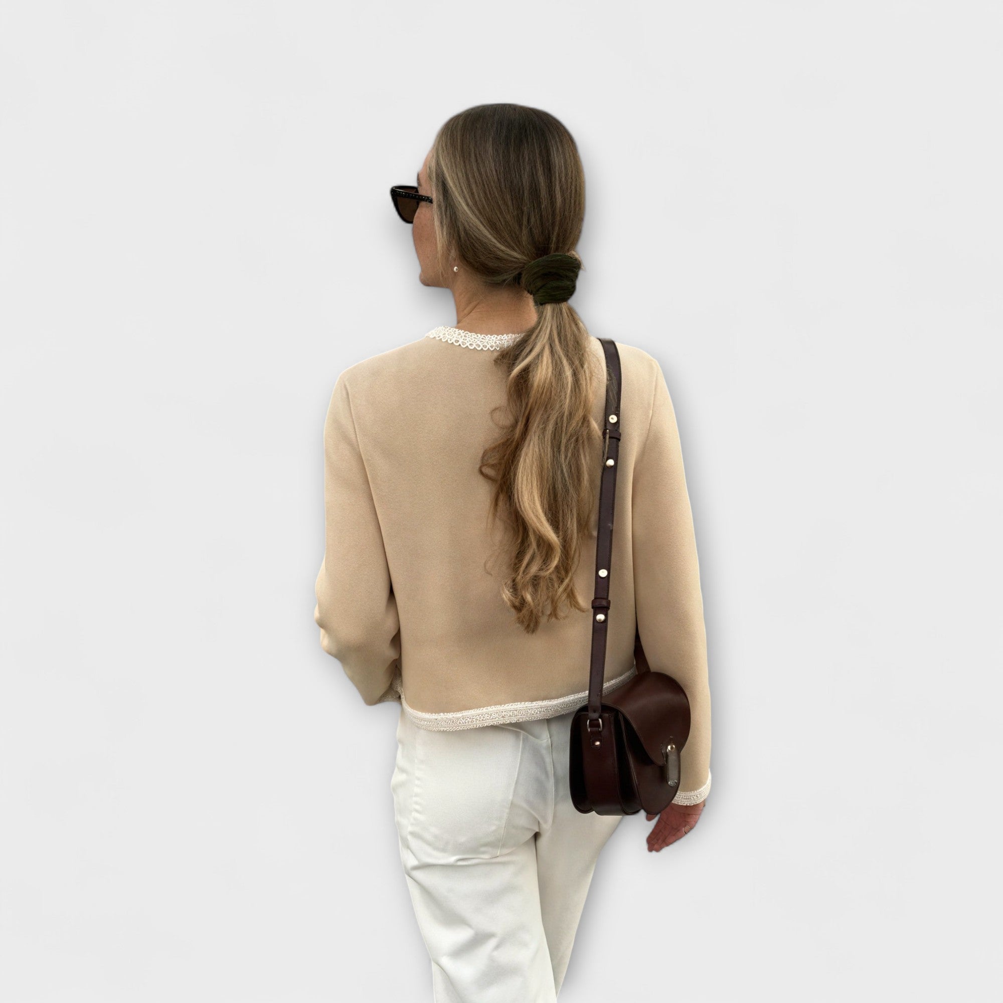 Classic scarf with decorative pockets