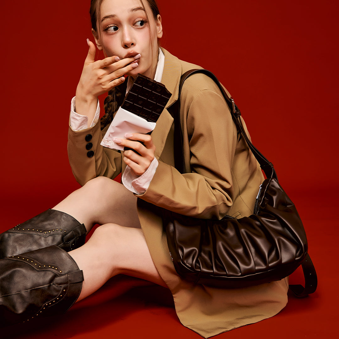 Chara | Croissant-shaped leather sling bag