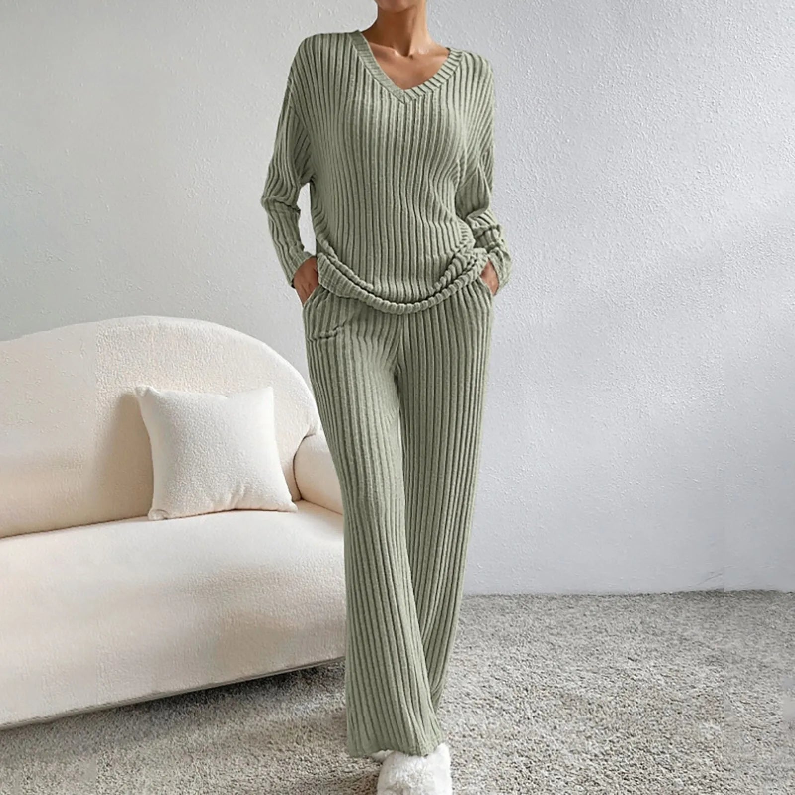 Edina – Two-piece set with V-neck and knitted pattern