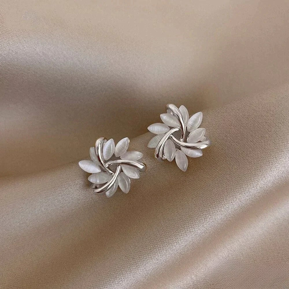Elegant gold earrings with exquisite opal flower patterns
