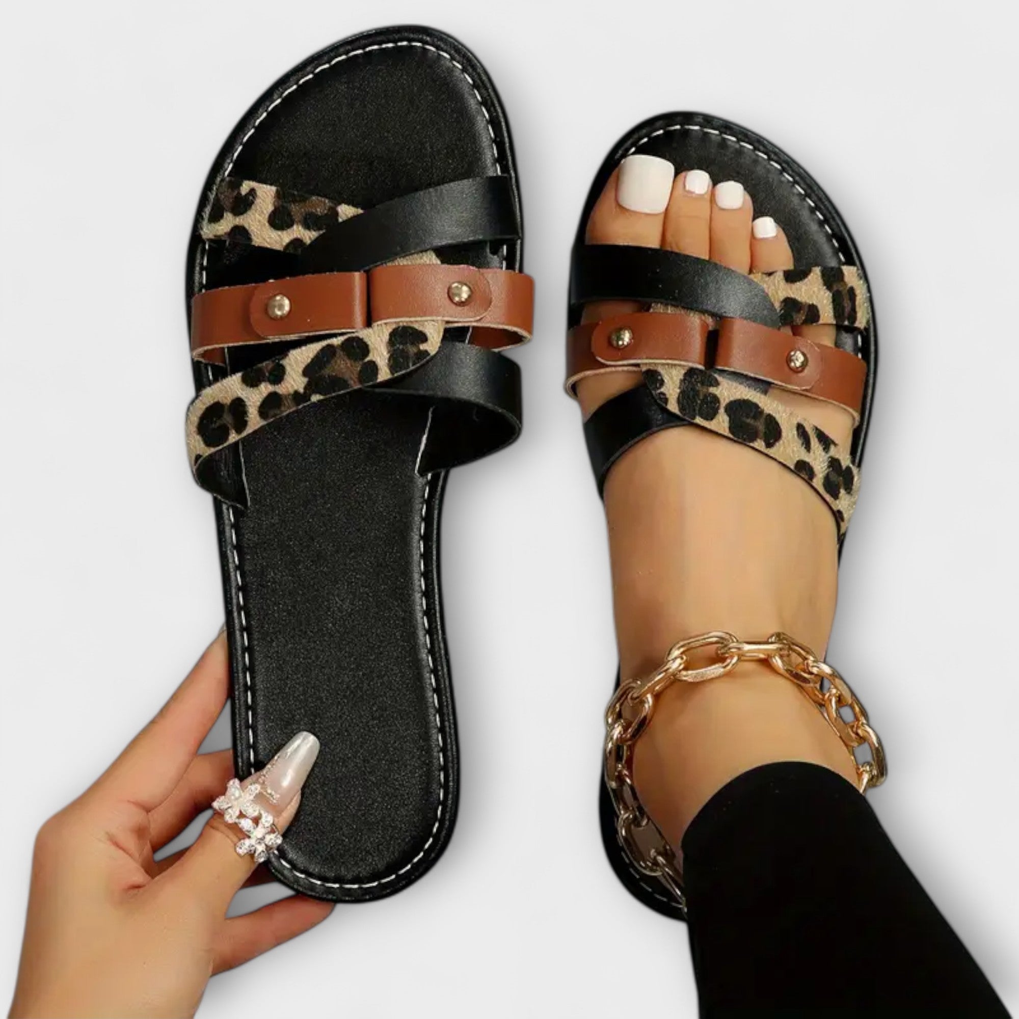 Sandals with Cross Straps and Leopard Pattern