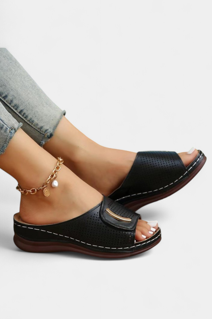 Itziar Orthopedic sandals with perforated design and soft sole