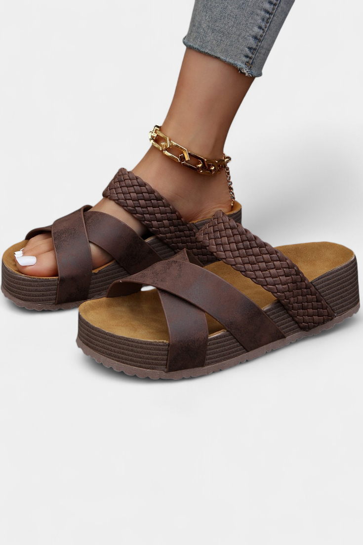 Osela Elegant sandals with supportive sole and everyday comfort