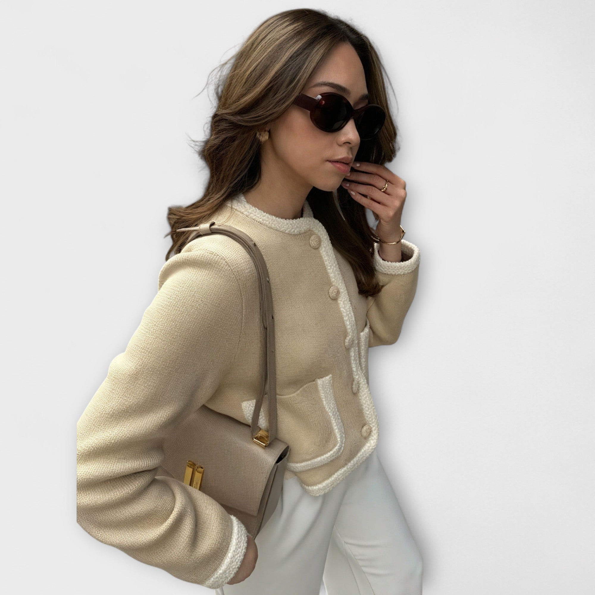 Classic scarf with decorative pockets