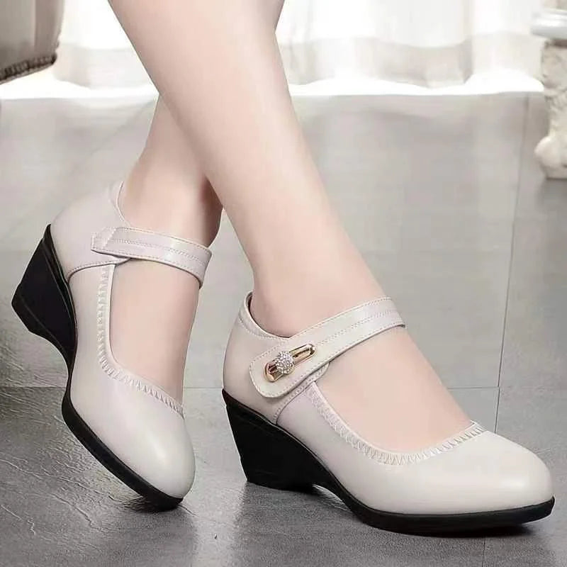 Lydia – stylish shoes with a medium heel and comfort