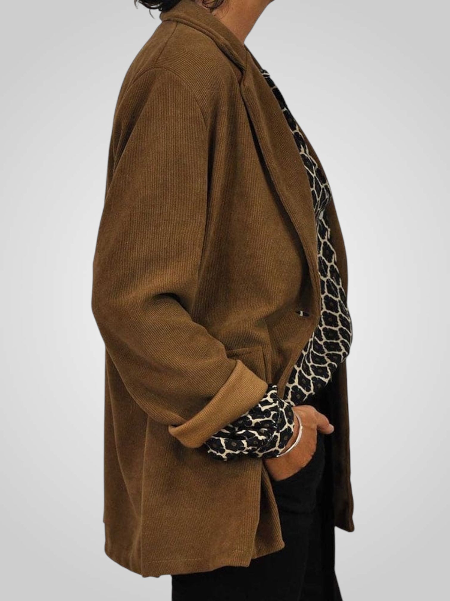 Nela | Elegant V-neck Blouse with Geometric Pattern