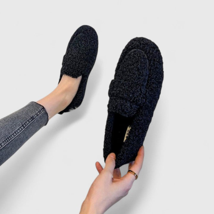 Warm slip-on shoes with a stylish design