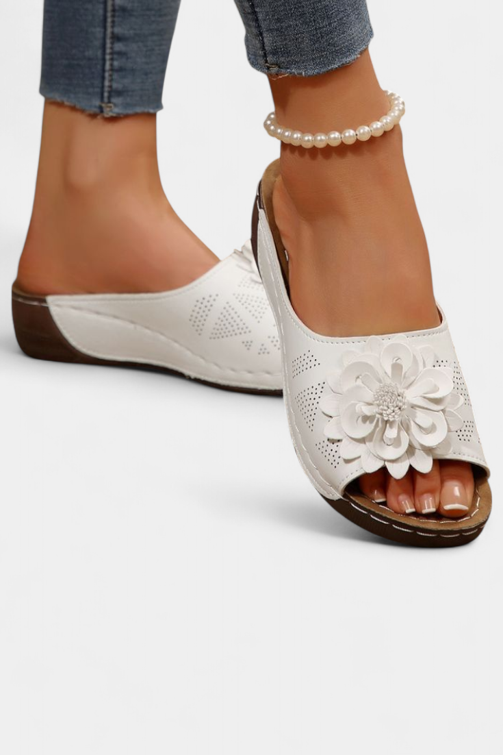 Rich orthopedic sandals with 3D flower and cushion