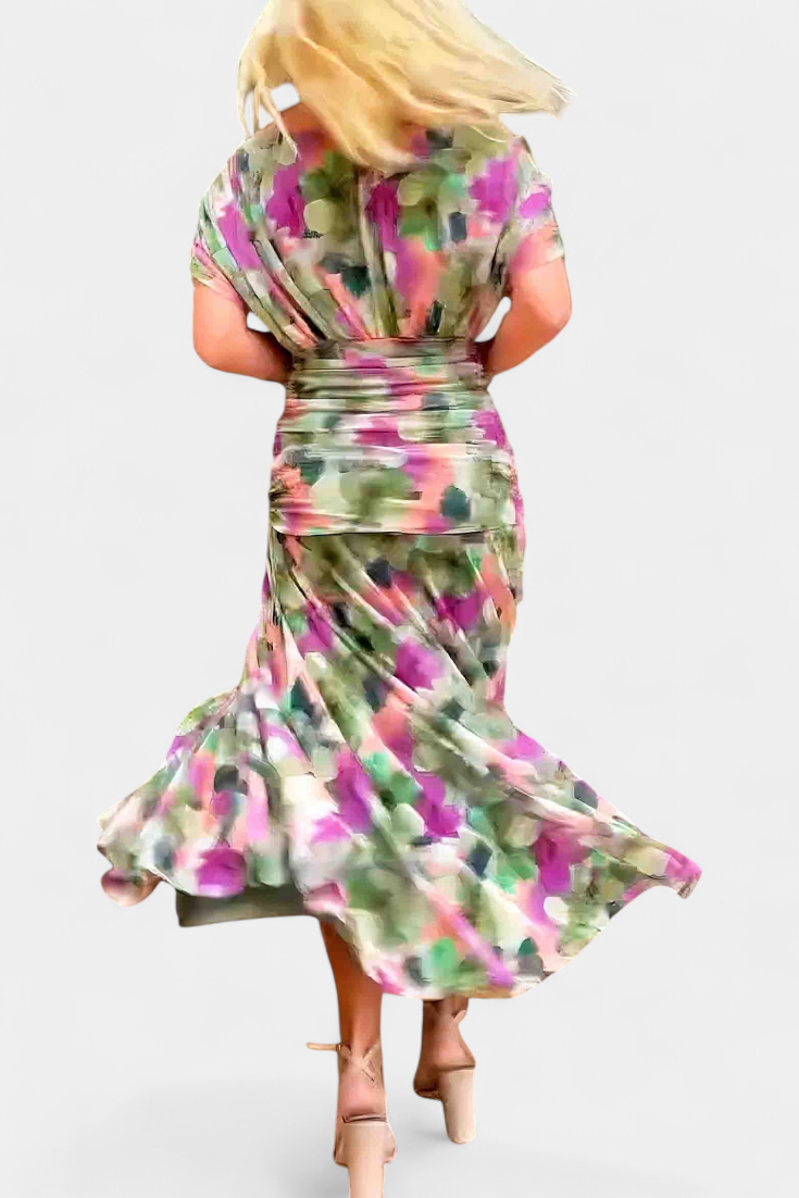 Alondra Long Dress with Fancy Floral Pattern and V-Neckline