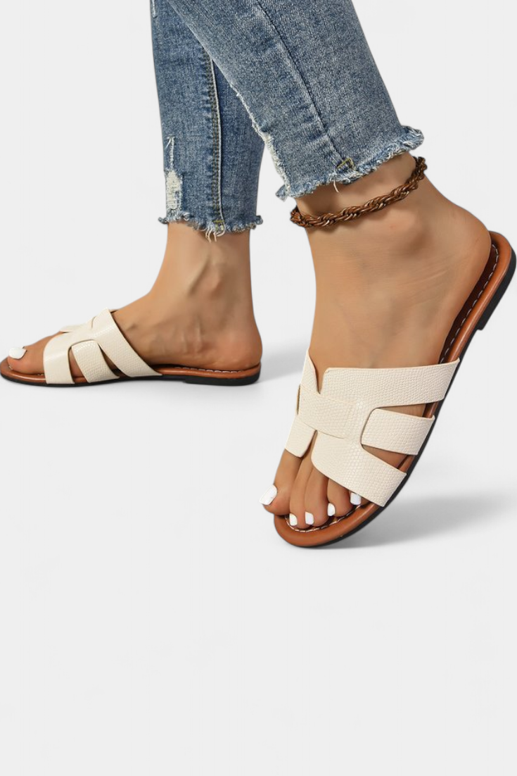 Silvia sandals with a classic design and geometric cut