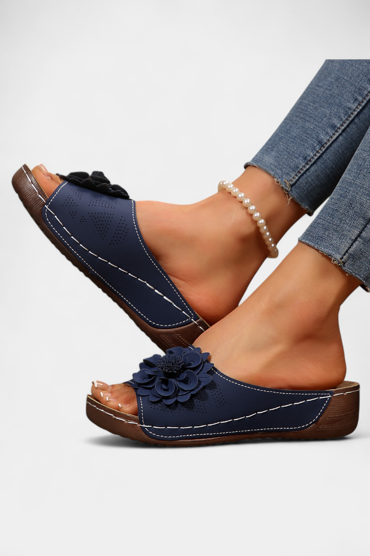 Rich orthopedic sandals with 3D flower and cushion